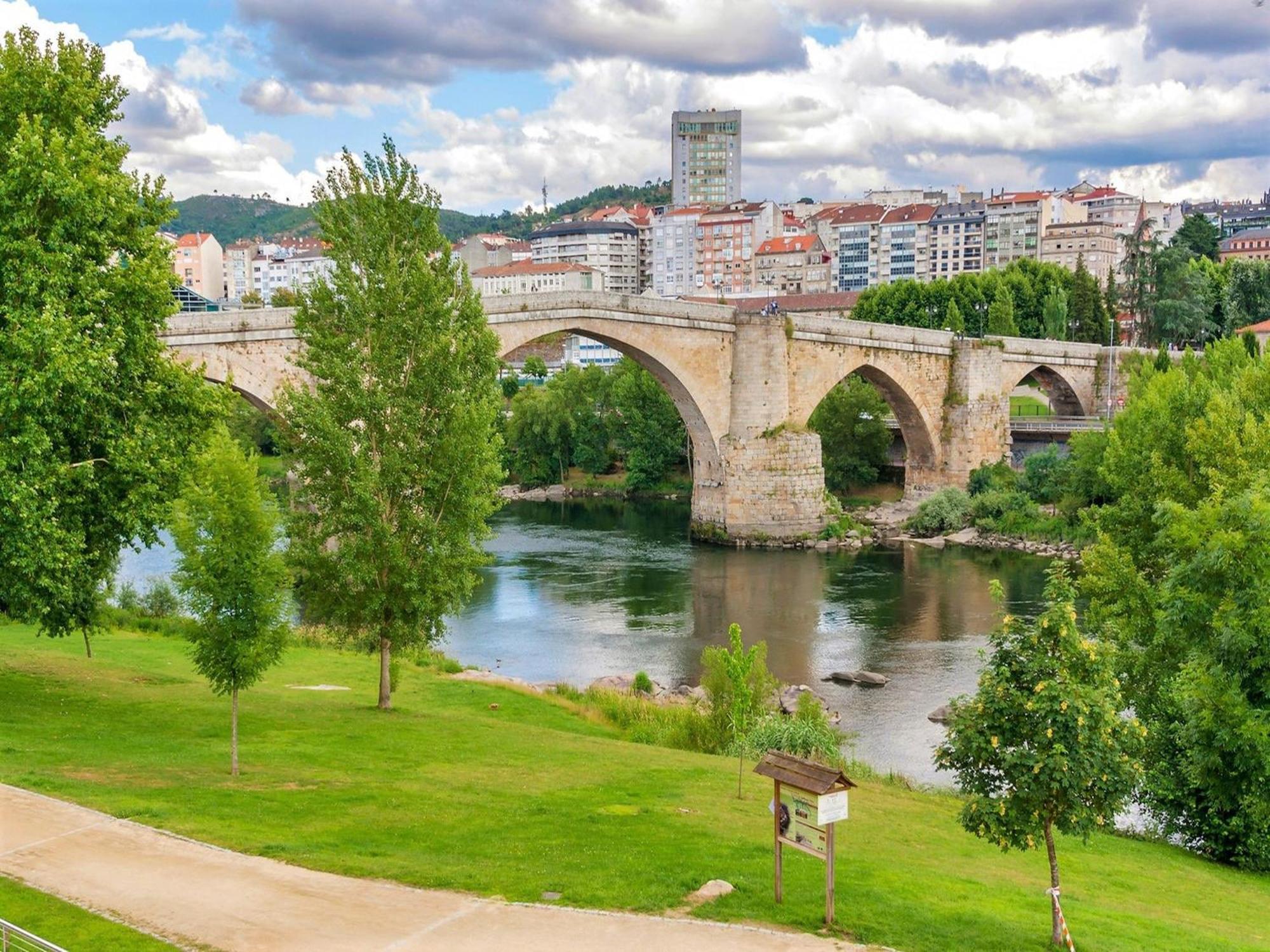 Charming Apartment In Ourense Overlooking The City Ngoại thất bức ảnh